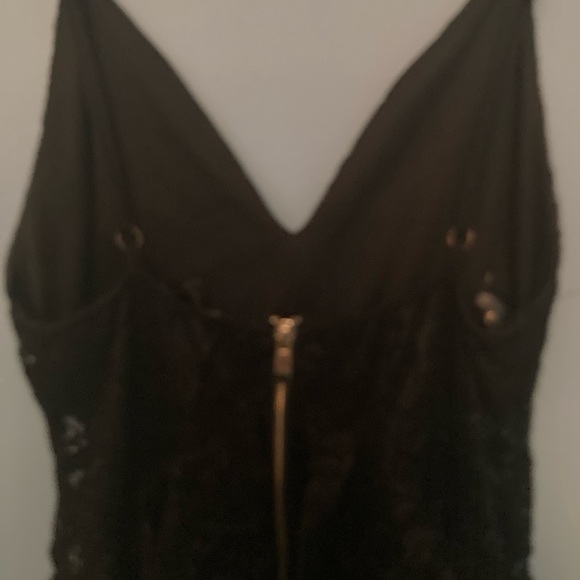 Black lace dress - Picture 8 of 11